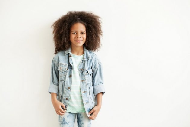 Penteados com crianças com cabelo crespo 7 630x420 - Penteados infantis: 40 ideias encantadoras e dicas inspiradoras