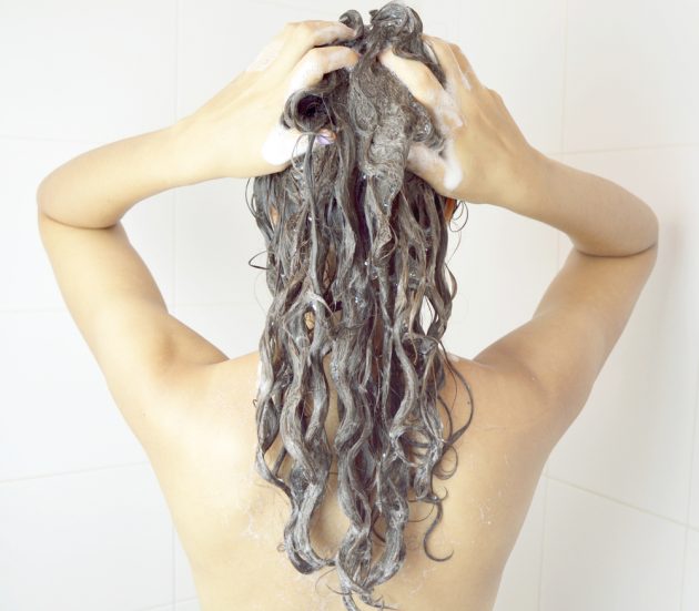 shampoo anti residuo 630x551 - Você sabe para que serve o shampoo anti resíduo? Descubra