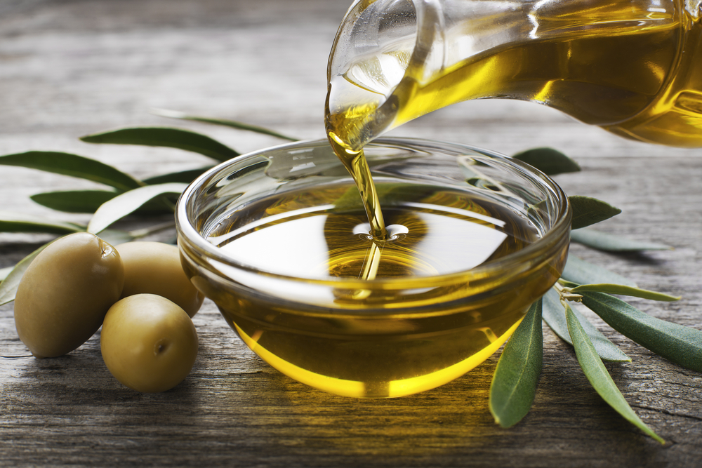 hidratacao com azeite de oliva1 - Hidratação com azeite de oliva para dar adeus aos cabelos ressecados